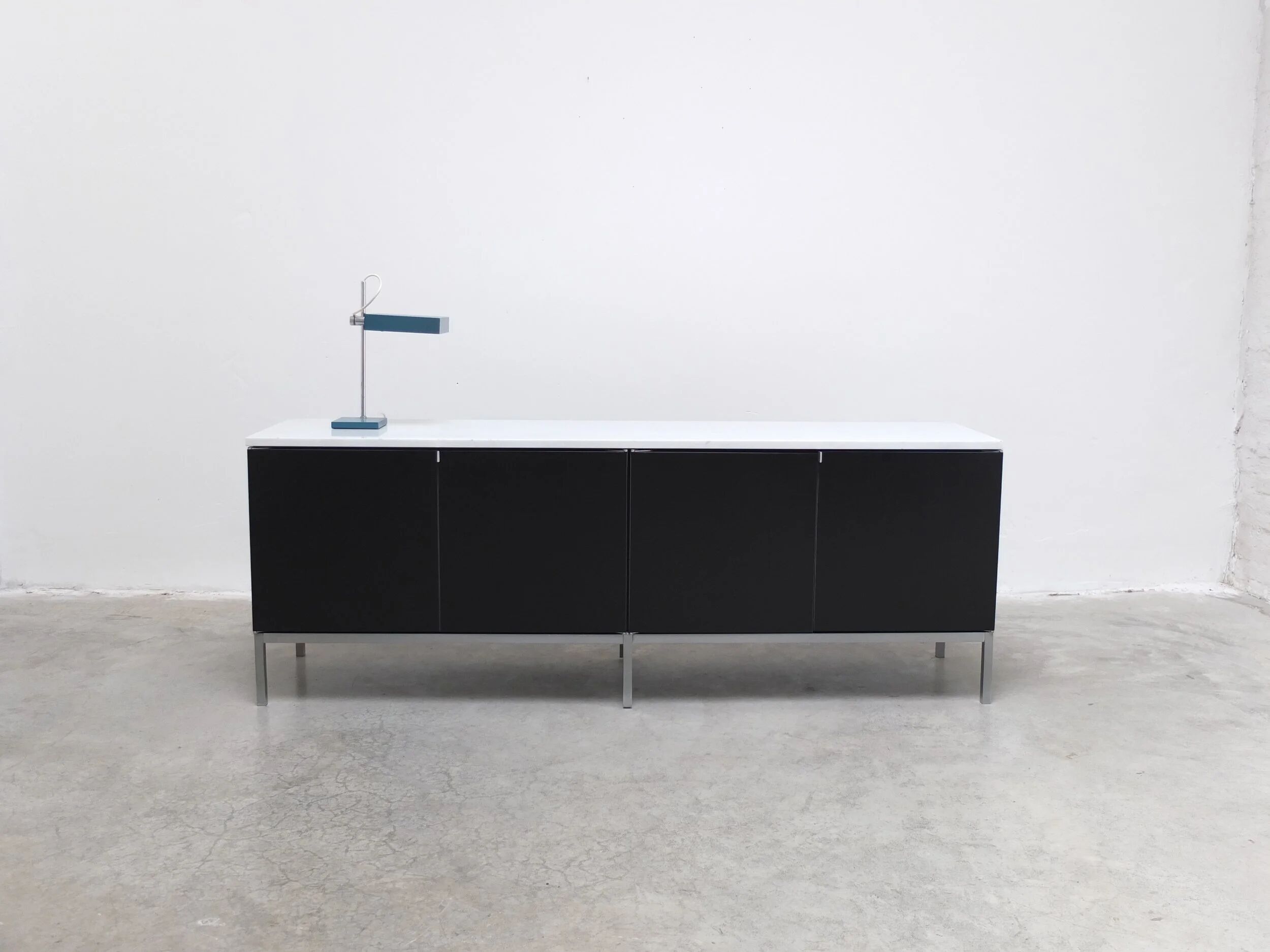 Enfilade noir et marbre par Florence Knoll pour Knoll, 1961