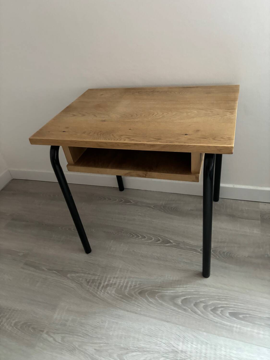 Children's desk in wood and metal