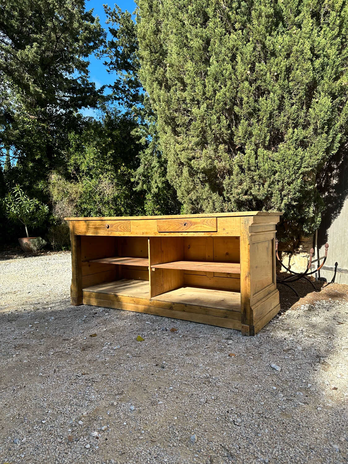 Cash counter cabinet