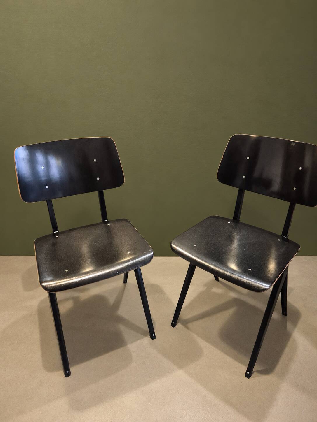 3 chaises Galvanitas S16 Black