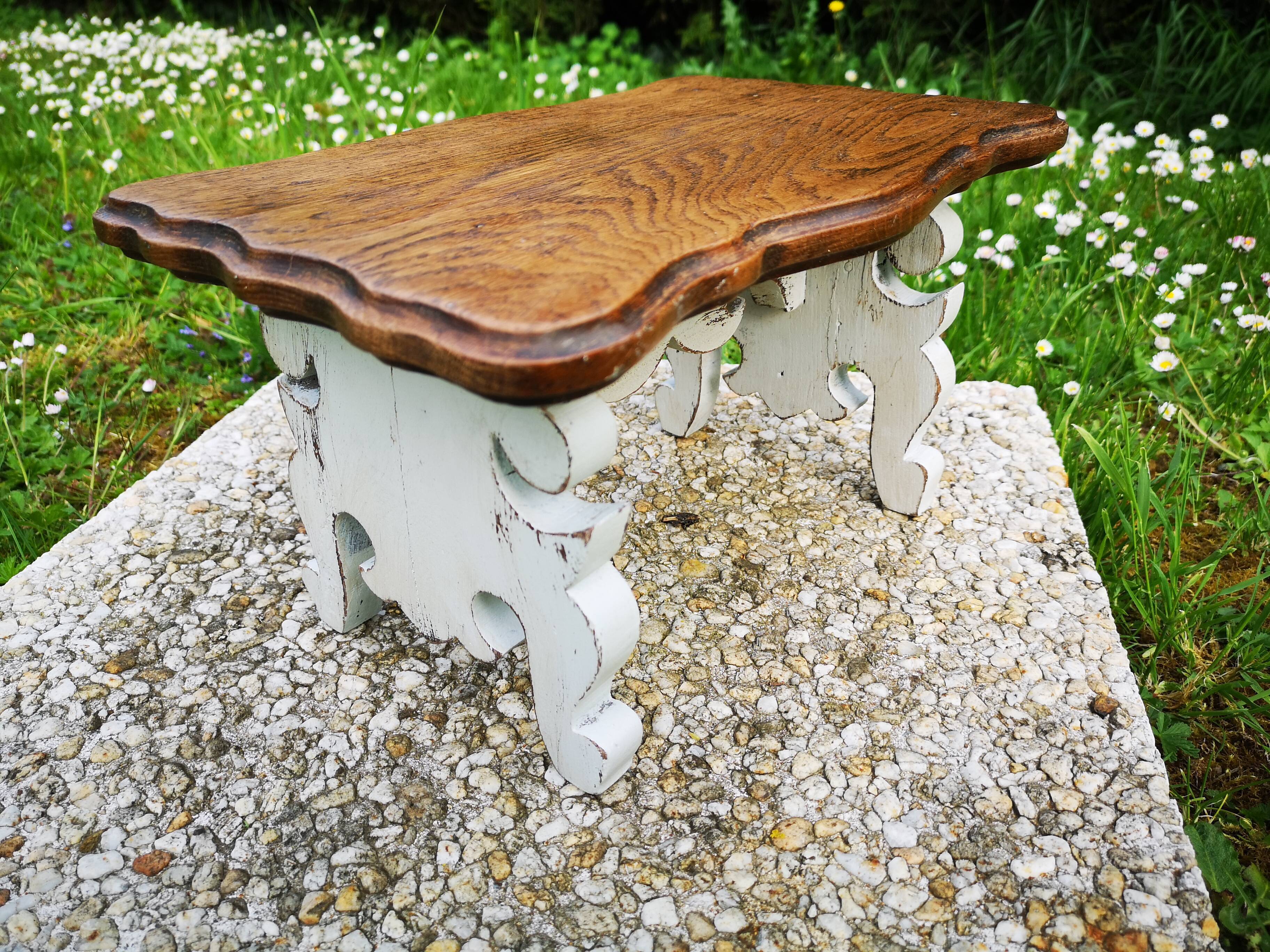 Bench rests feet patina vintage shabby chic gustavien