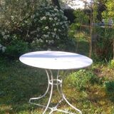 Metal garden round table
