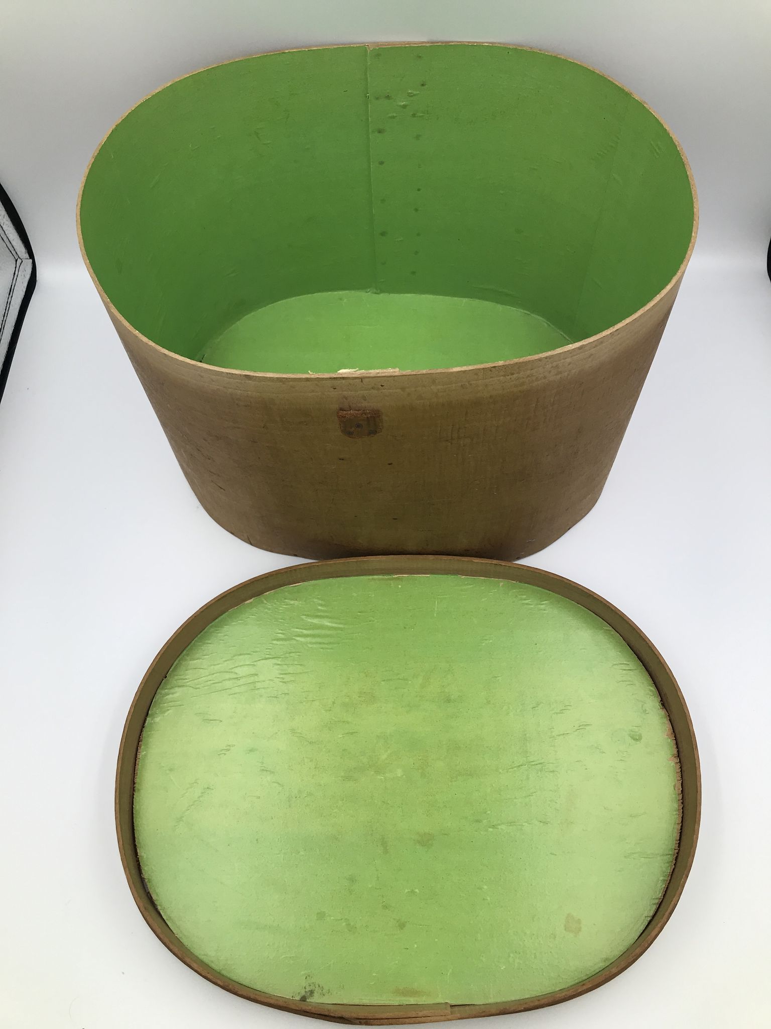 Vintage vintage wooden hat box 1850