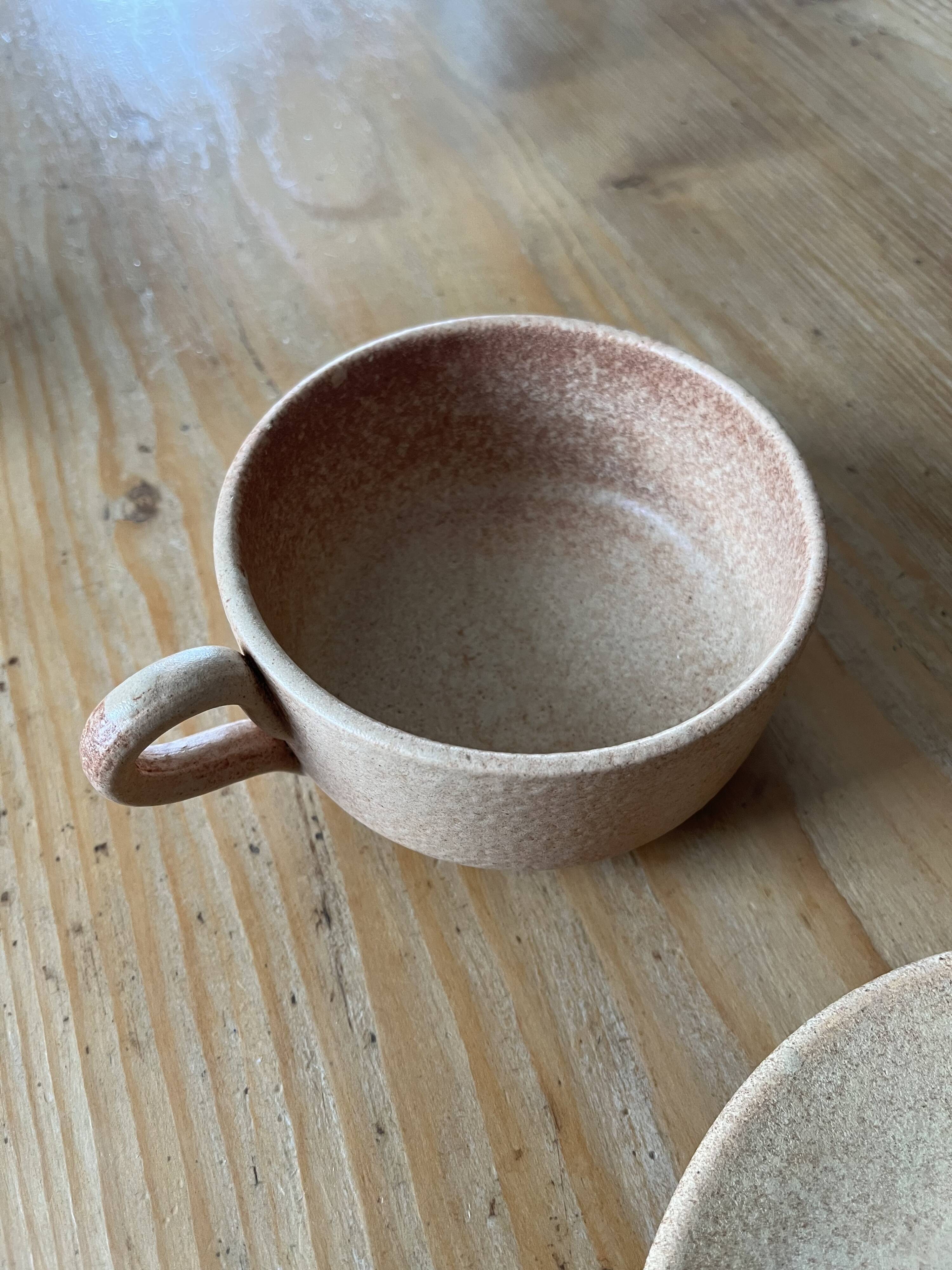 Tasse large en gré + sous tasse