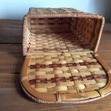Wall basket