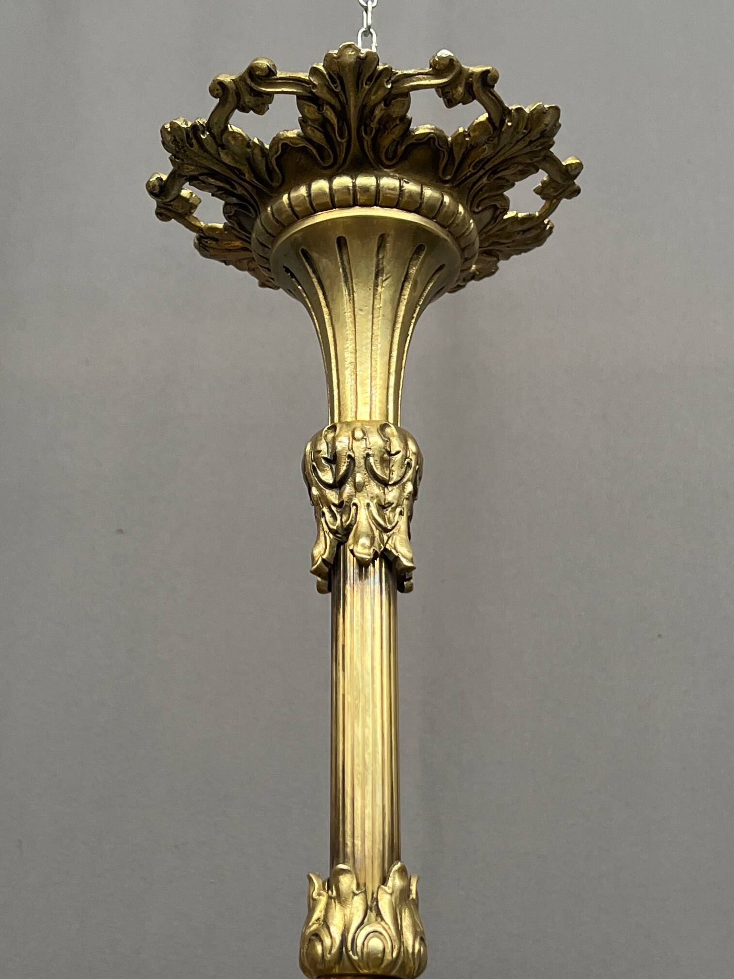 Lustre ancien en bronze massif doré.