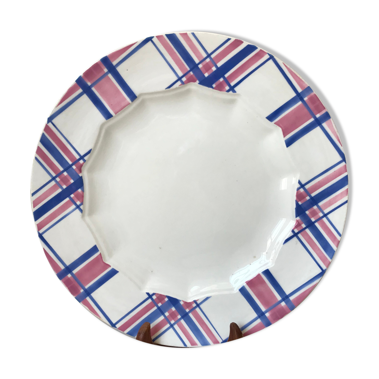 Round dish HBCM Creil & Montereau model Scots blue pink years 40-50