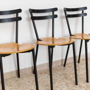 Set of 3 Italian mid-century chairs in black steel frame and natural wood seats - stackable, 1970s
