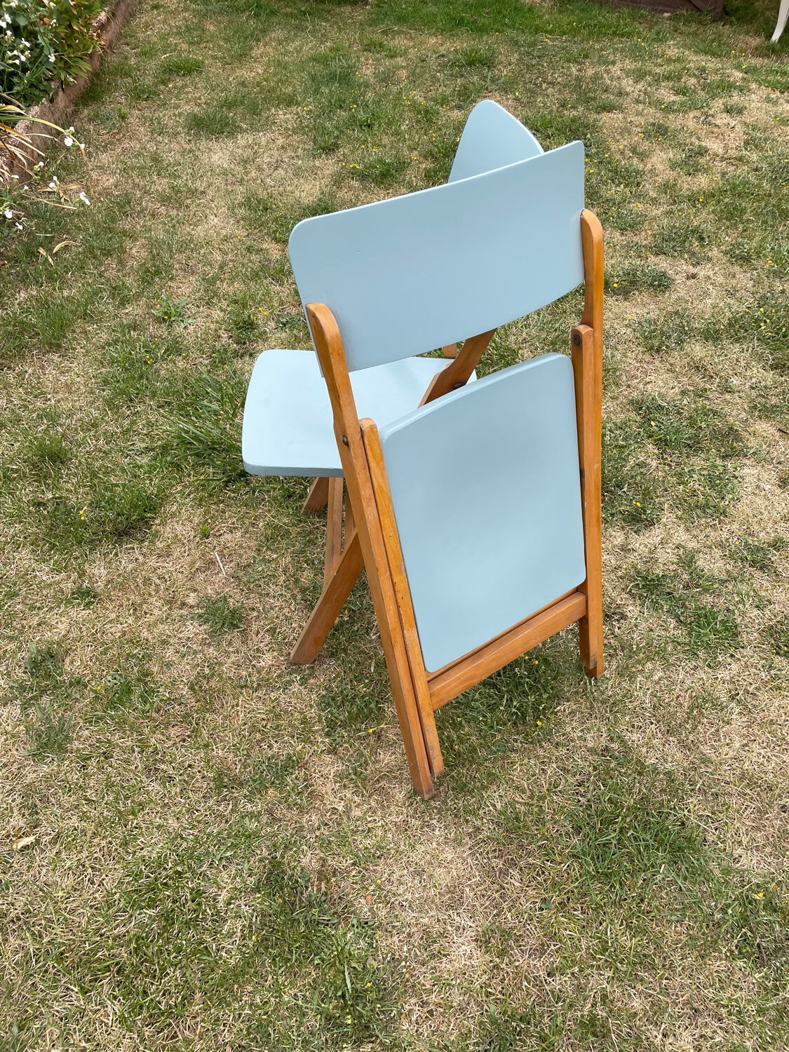 2 folding chairs in vintage beech 1950