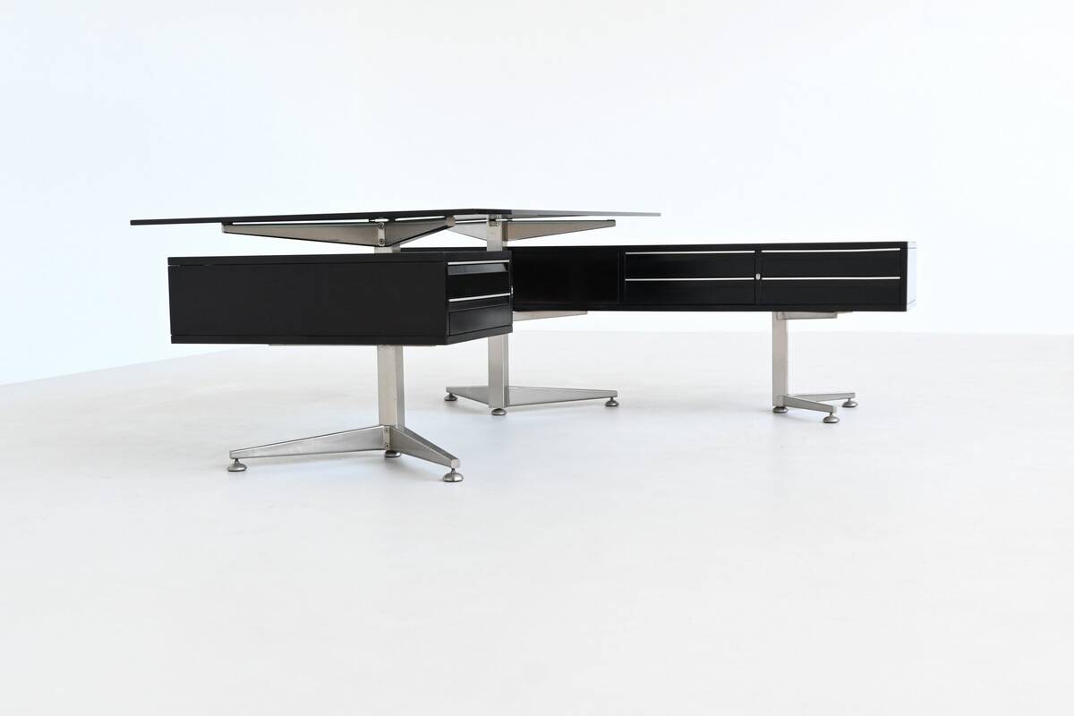 Bureau d'angle exécutif Abbondinterni en acajou et verre, Italie, 1970