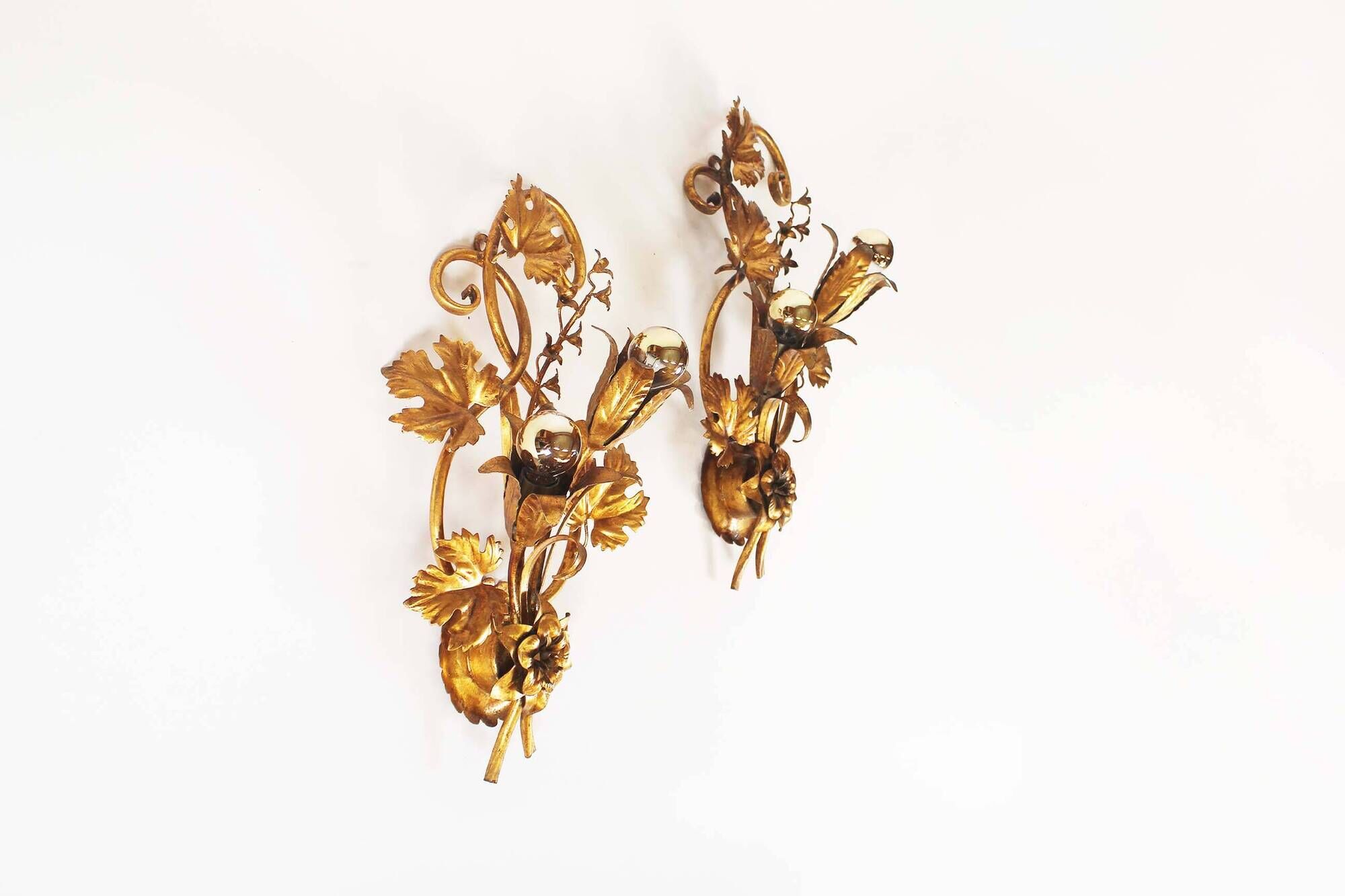 Stunning set of vintage Italian gilt florentine sconces by Biasca