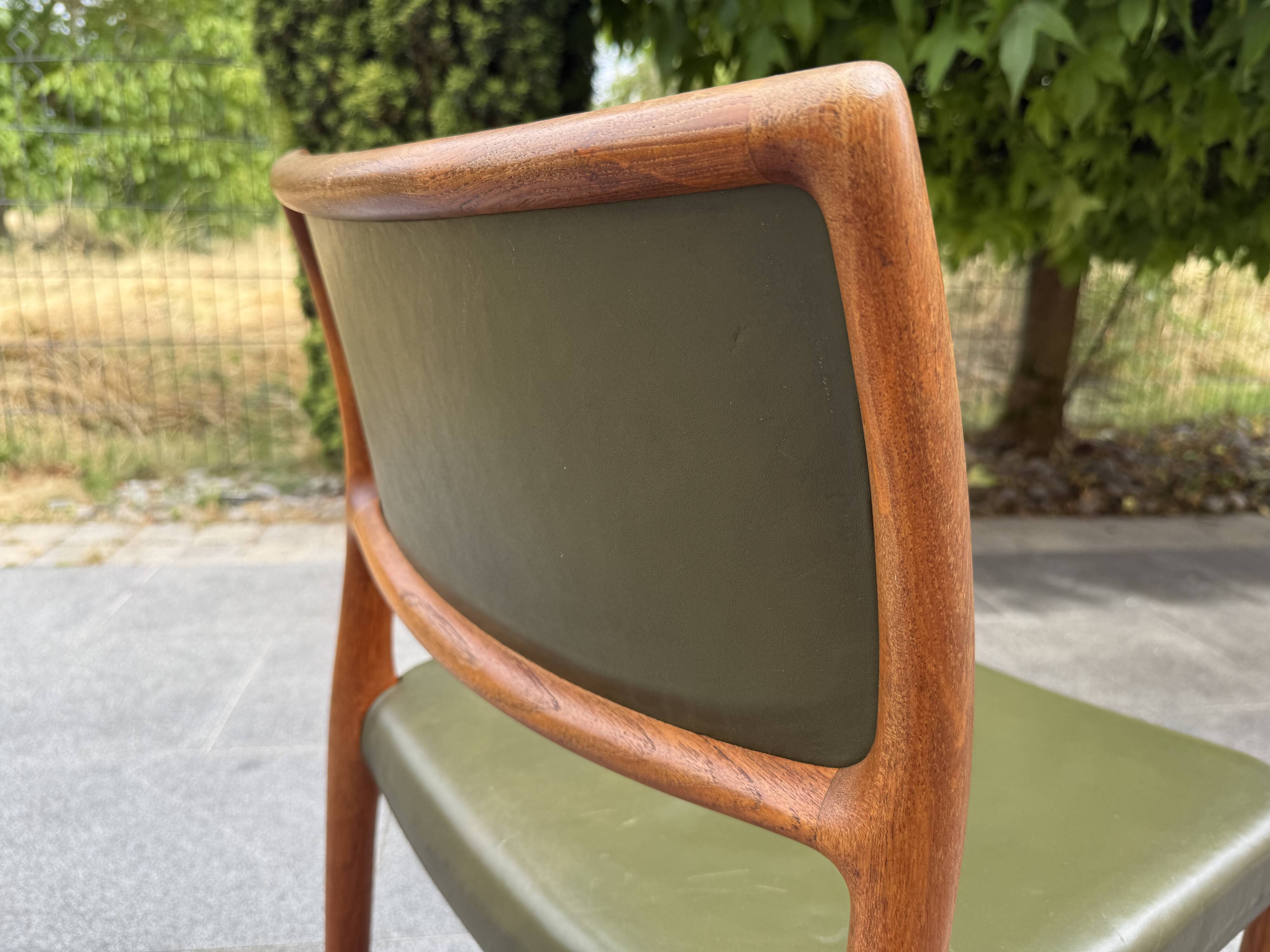 Lot de 6 chaises scandinave J.L. Møller Model 80 années 1960