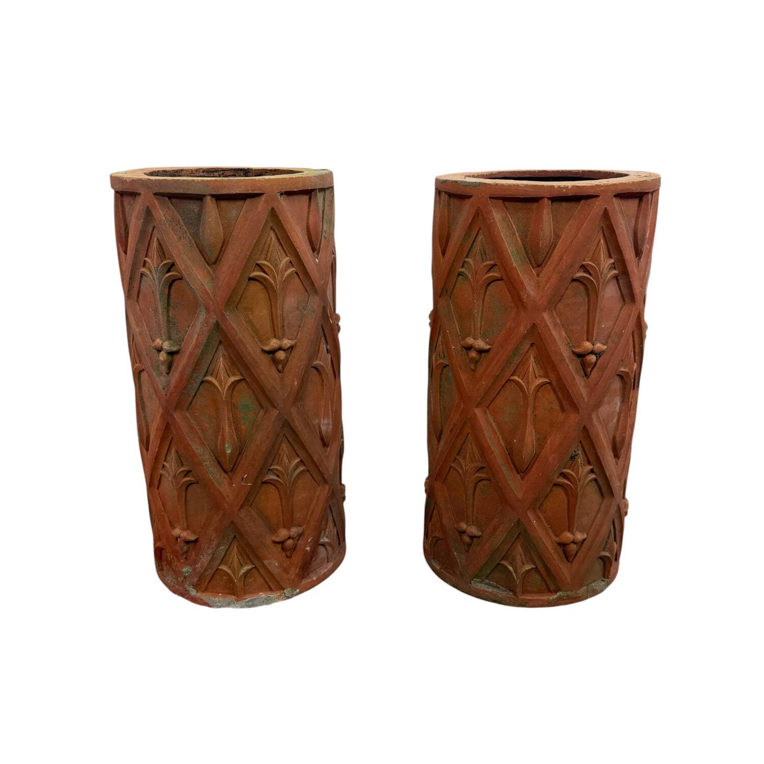 Paire de cheminées en terre cuite antiques françaises