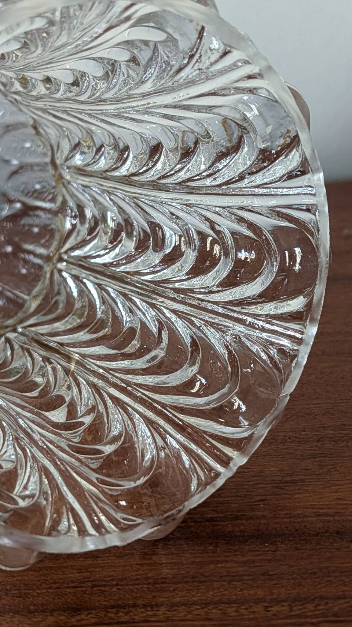 Suspension en verre moulé transparent – motif corolle