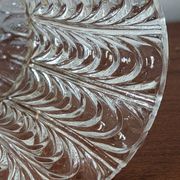 Suspension en verre moulé transparent – motif corolle