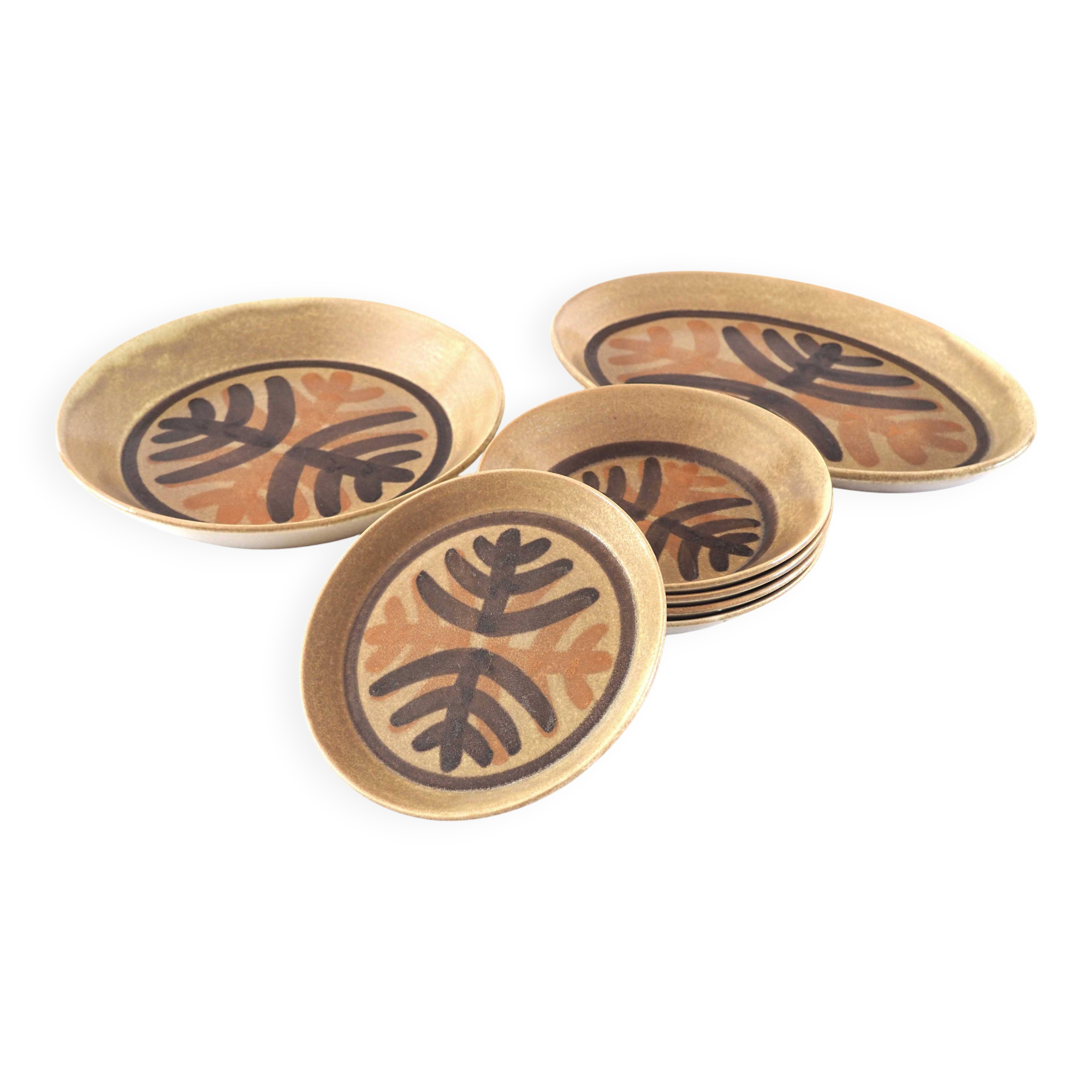 Stoneware set of 7 dishes and plates