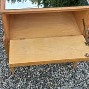 Vintage pair of bedside tables from the 1950s in sycamore and a mirror.