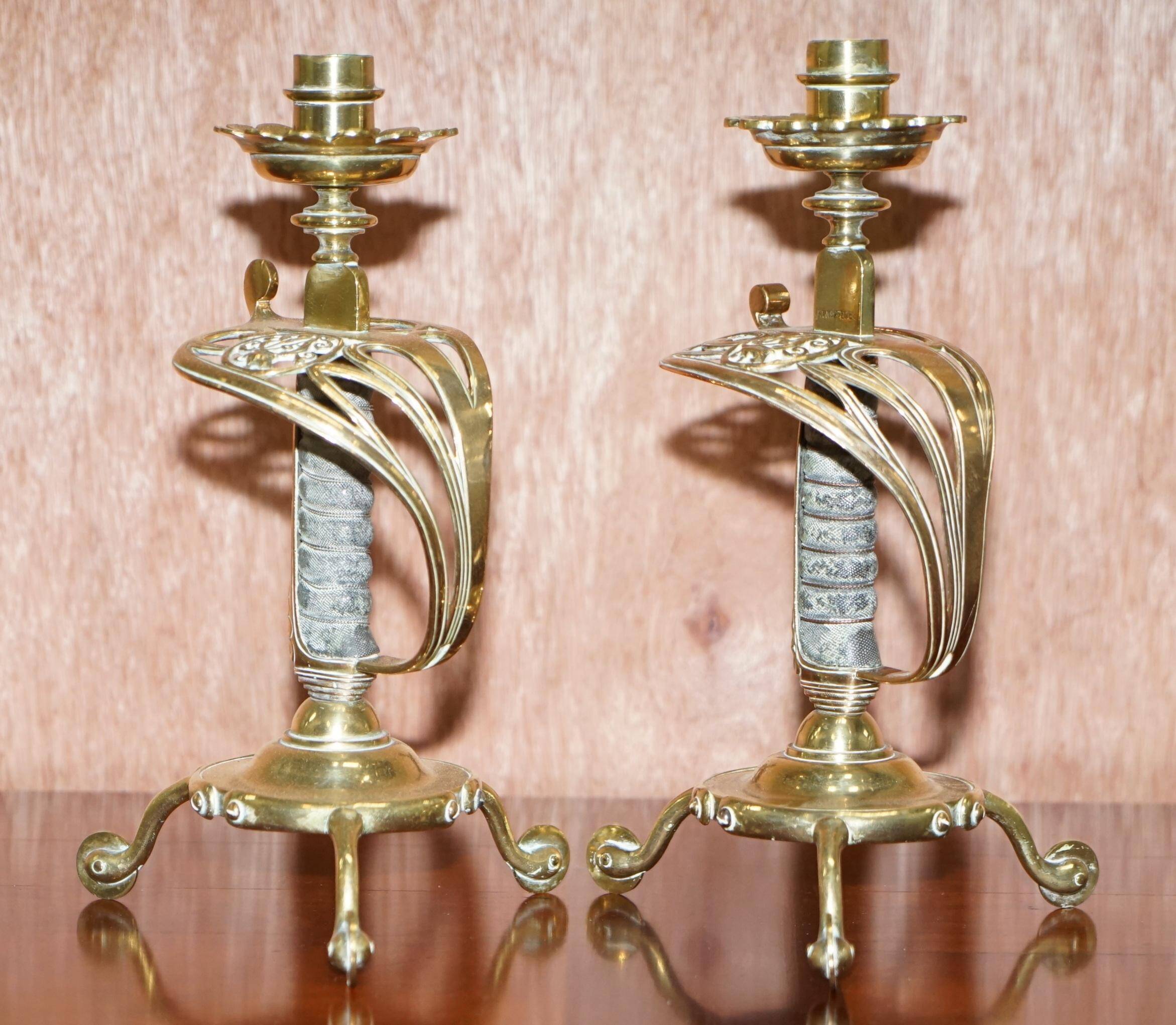 Paire de chandeliers poignée d'épée 1905 estampillés Benham & Froud VR