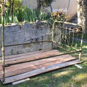 Metal bed