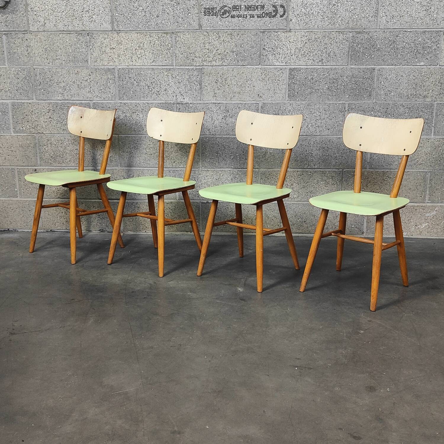 Lot de 4 chaises TON en bois , vert pastel et crème 1960