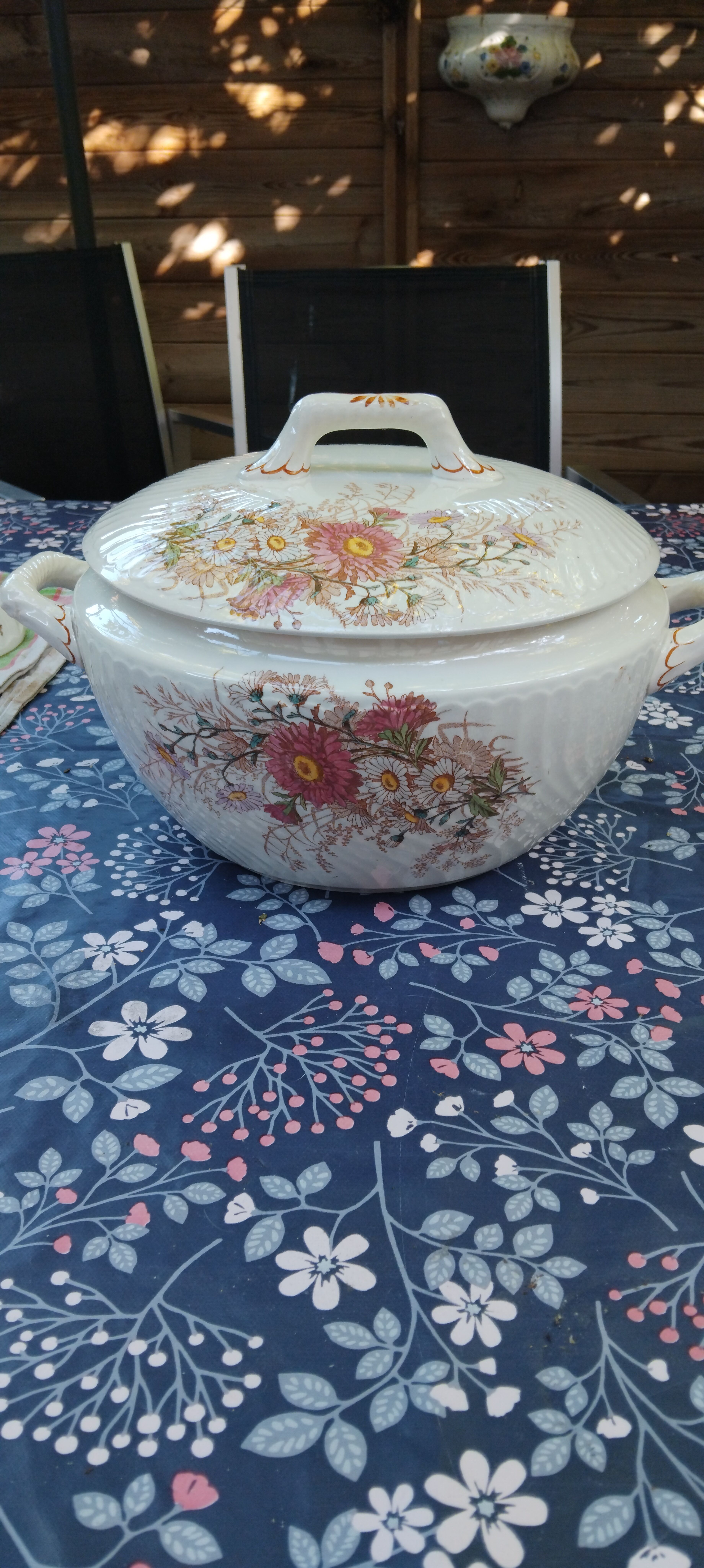 Old ceramic soup tureen Lunéville KG pattern Queen Marguerite