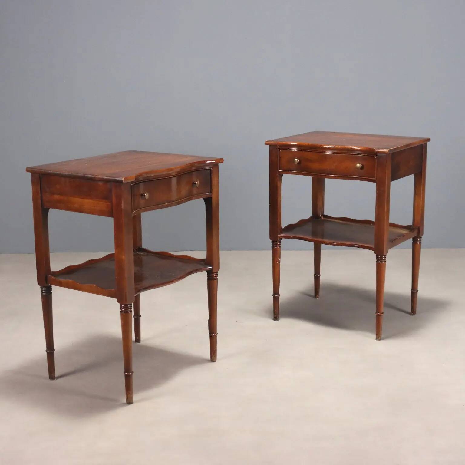 Antique bedside tables Statton Trutype Americana 20th century