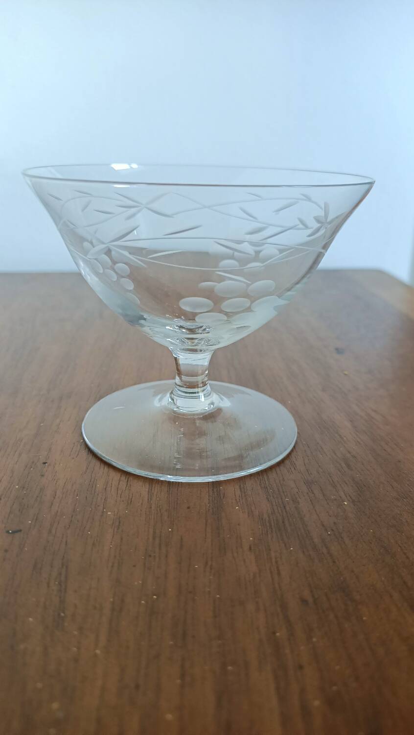 9 hand-cut art deco champagne glasses