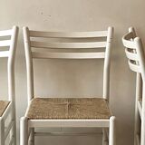 chaise moderniste en bois blanc et paillée