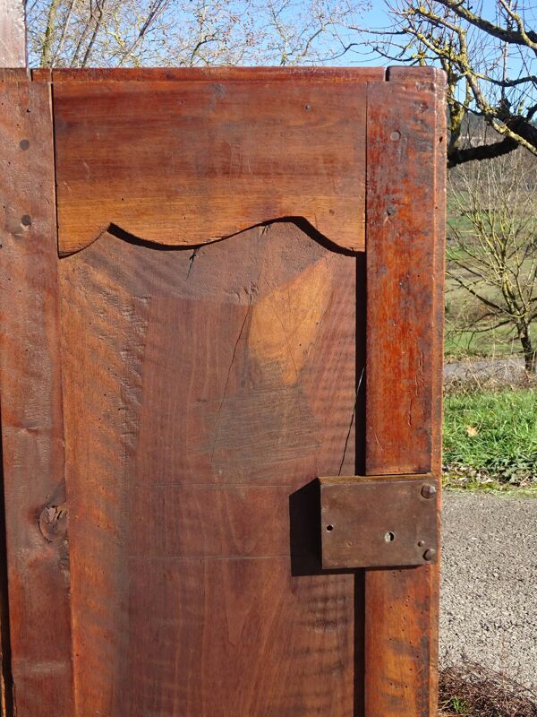 Très ancien meuble de mariage restauré