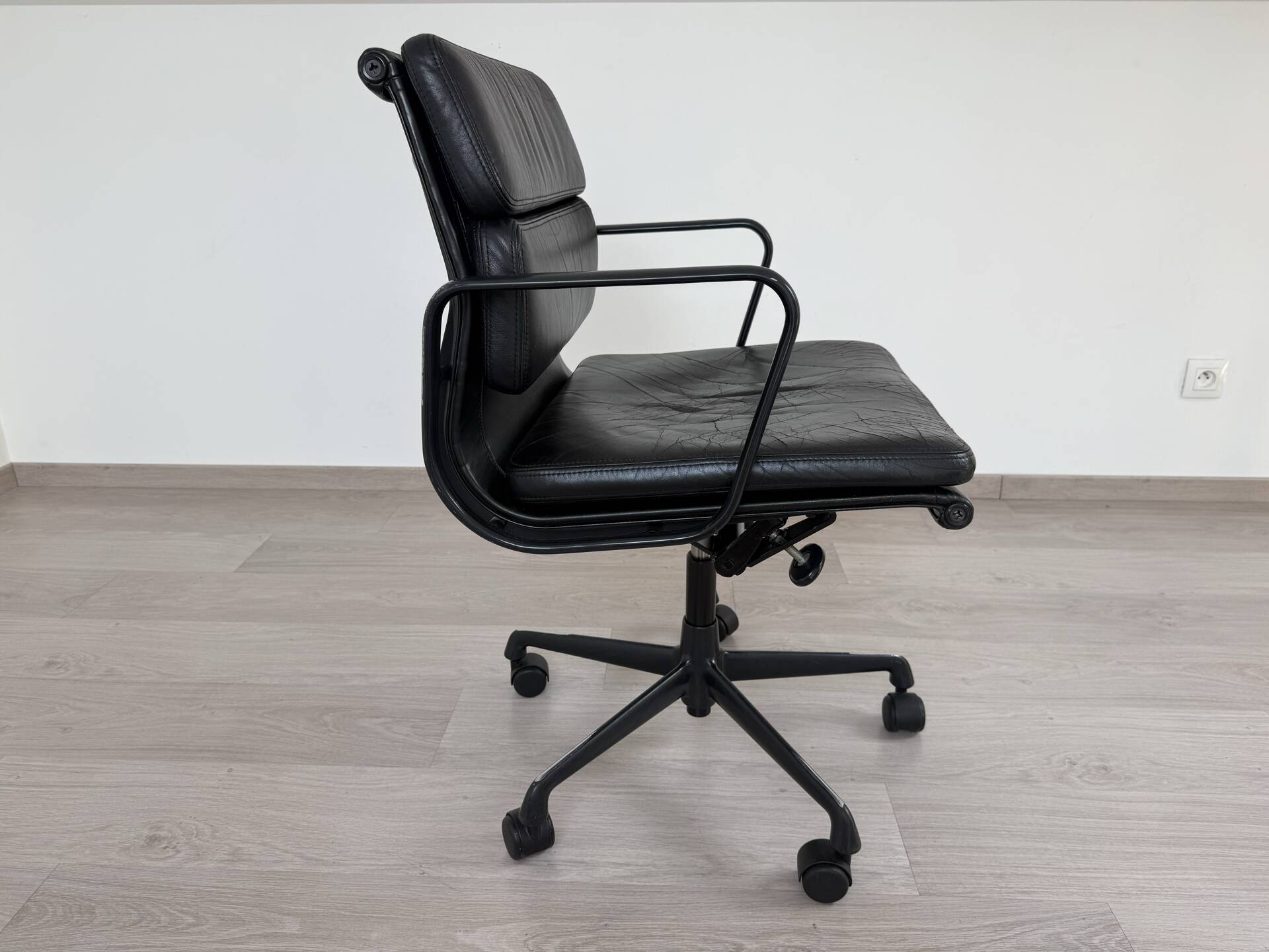 Fauteuil de bureau Eames Vitra EA 227 années 70