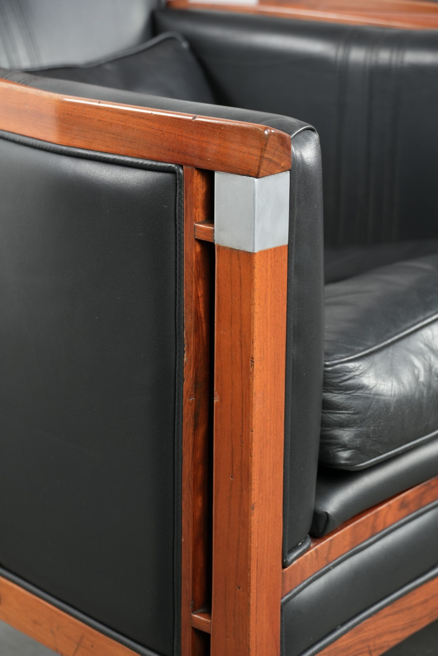 Set of 2 black leather Art Deco design armchairs in good condition