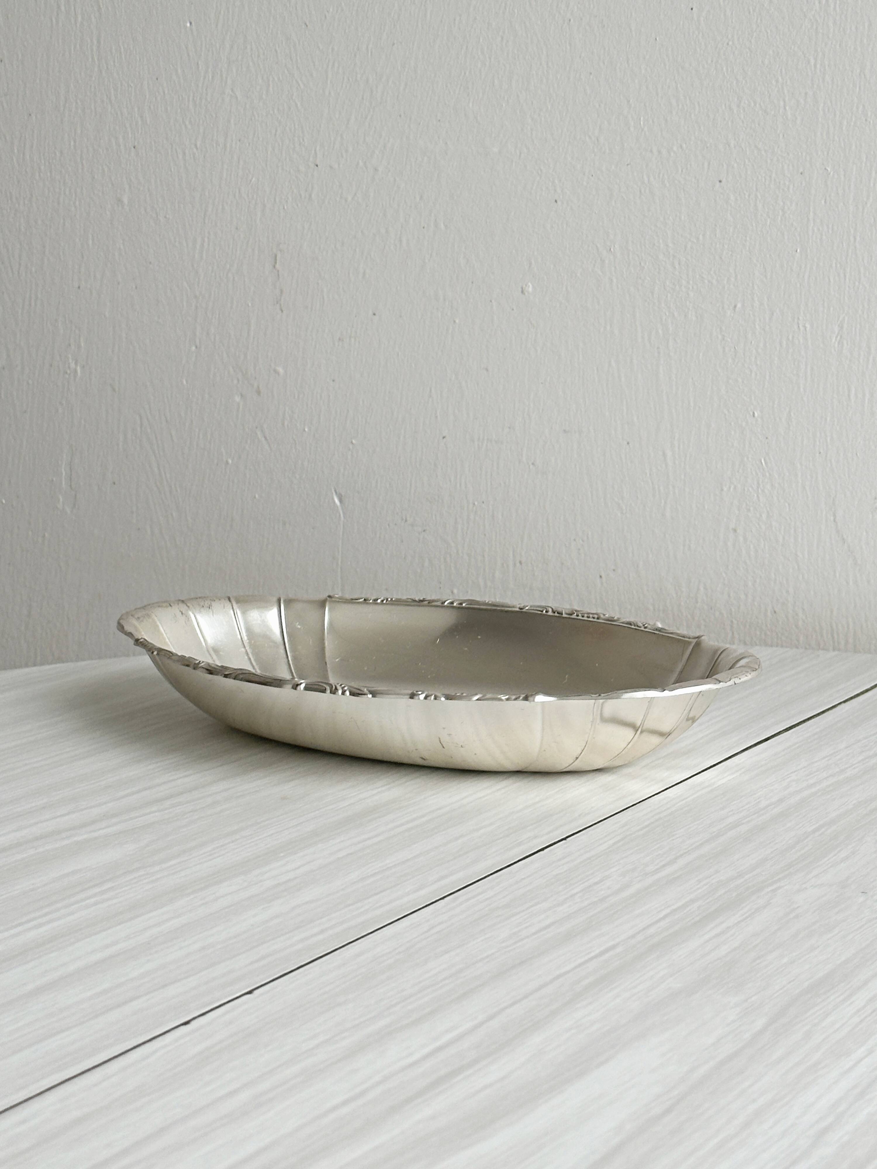 Shiny lightweight metal plate