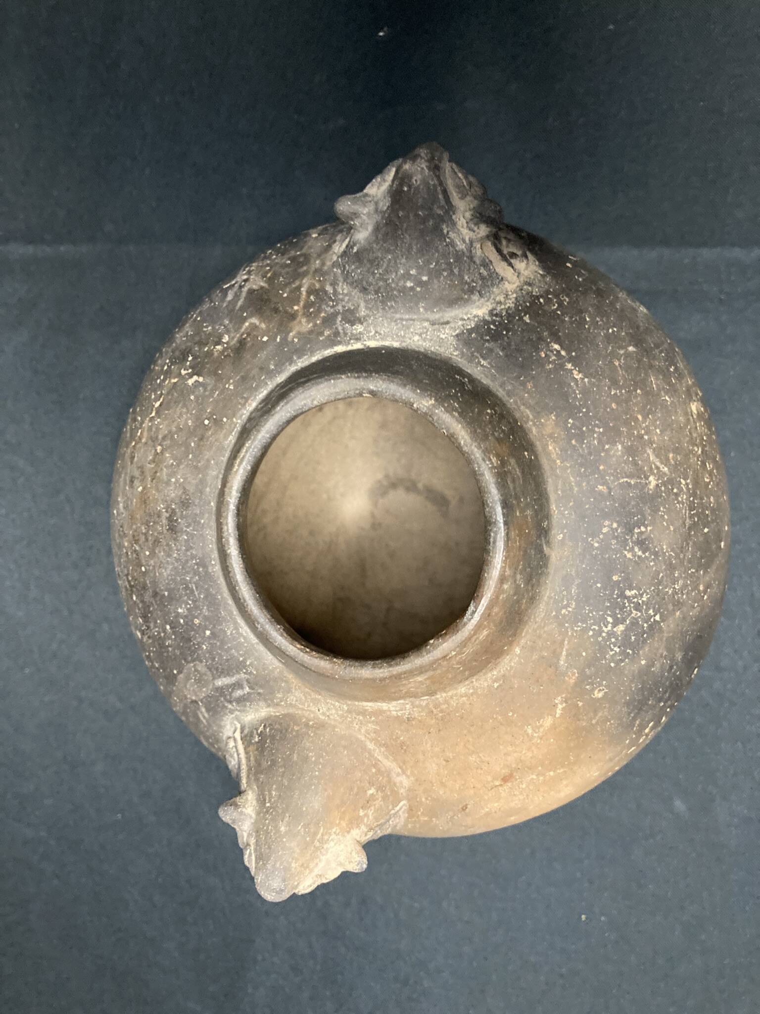 Ethnic art terracotta pot Coclé Panama early 20th century