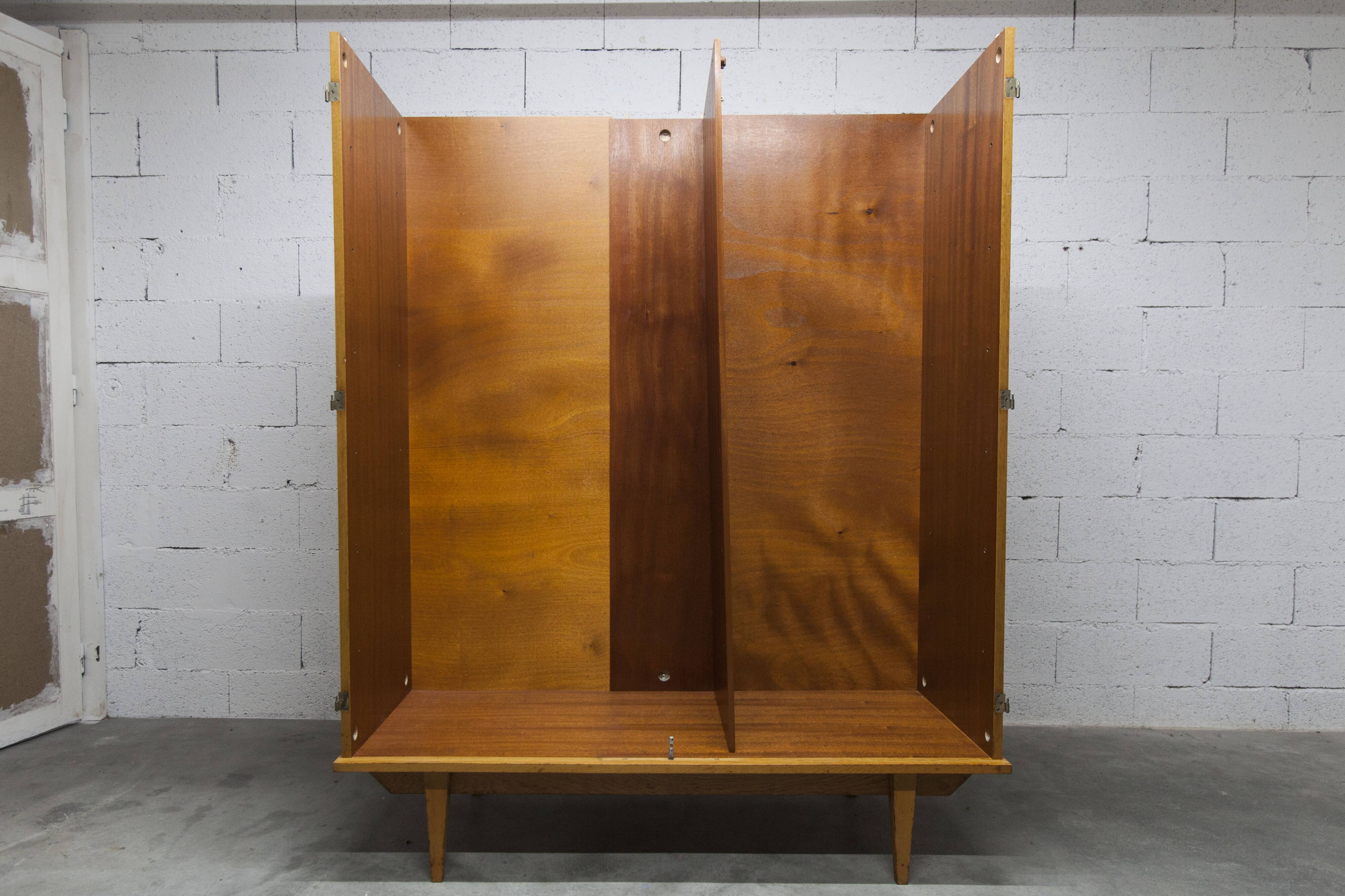 1970 Scandinavian wardrobe with shelves and mirror, 21x126, 2 doors.