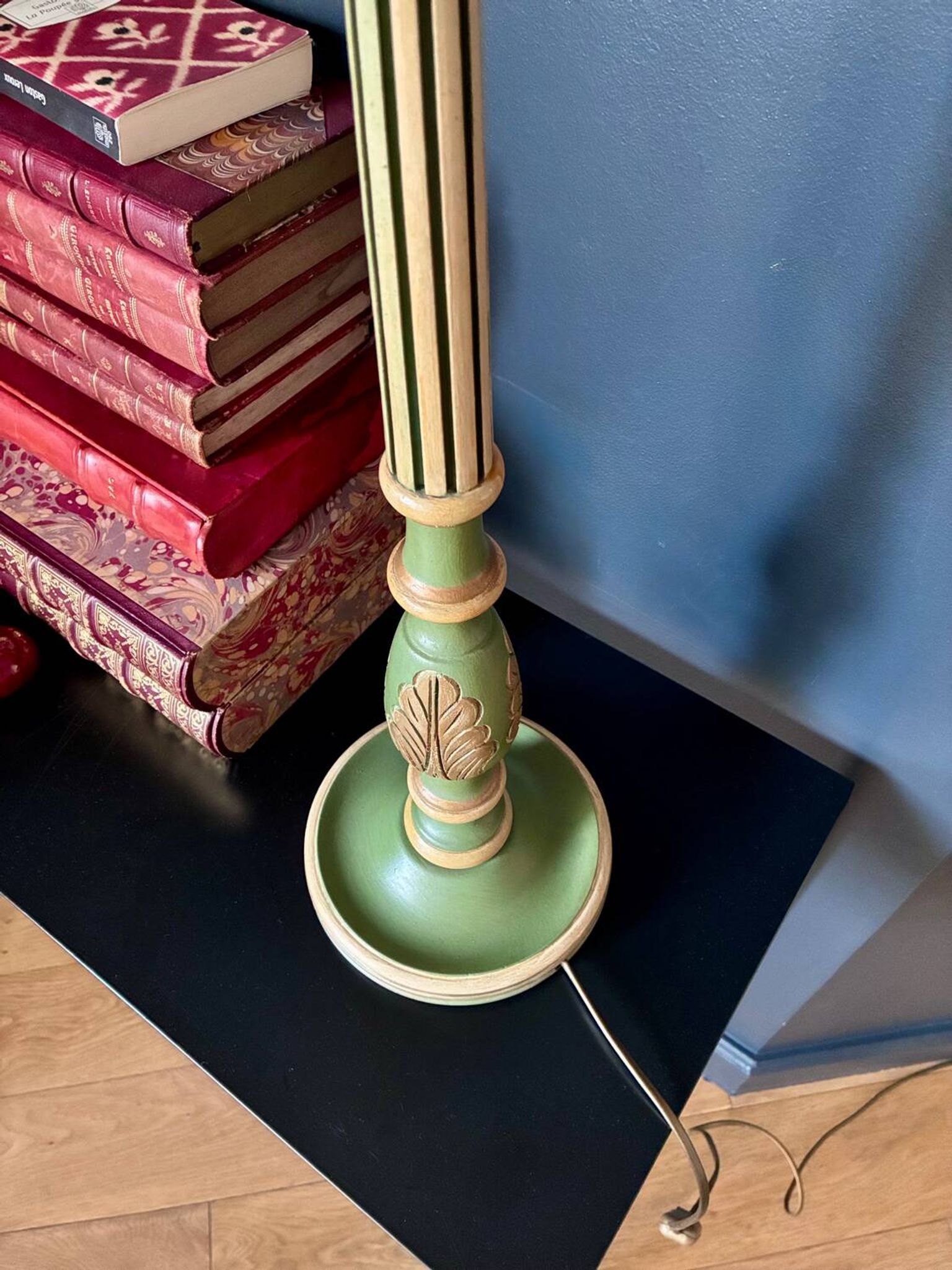 Lampe "Cottage" en bois sculpté, 1970