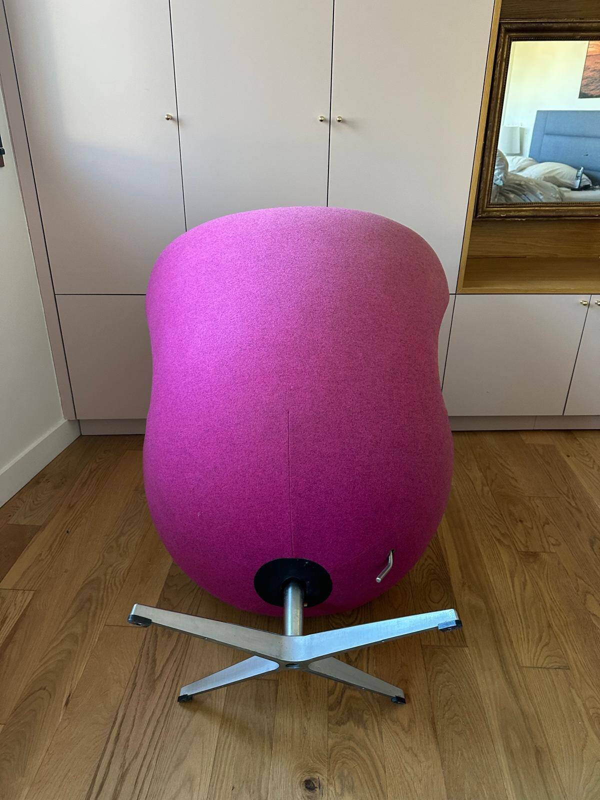 Egg chair