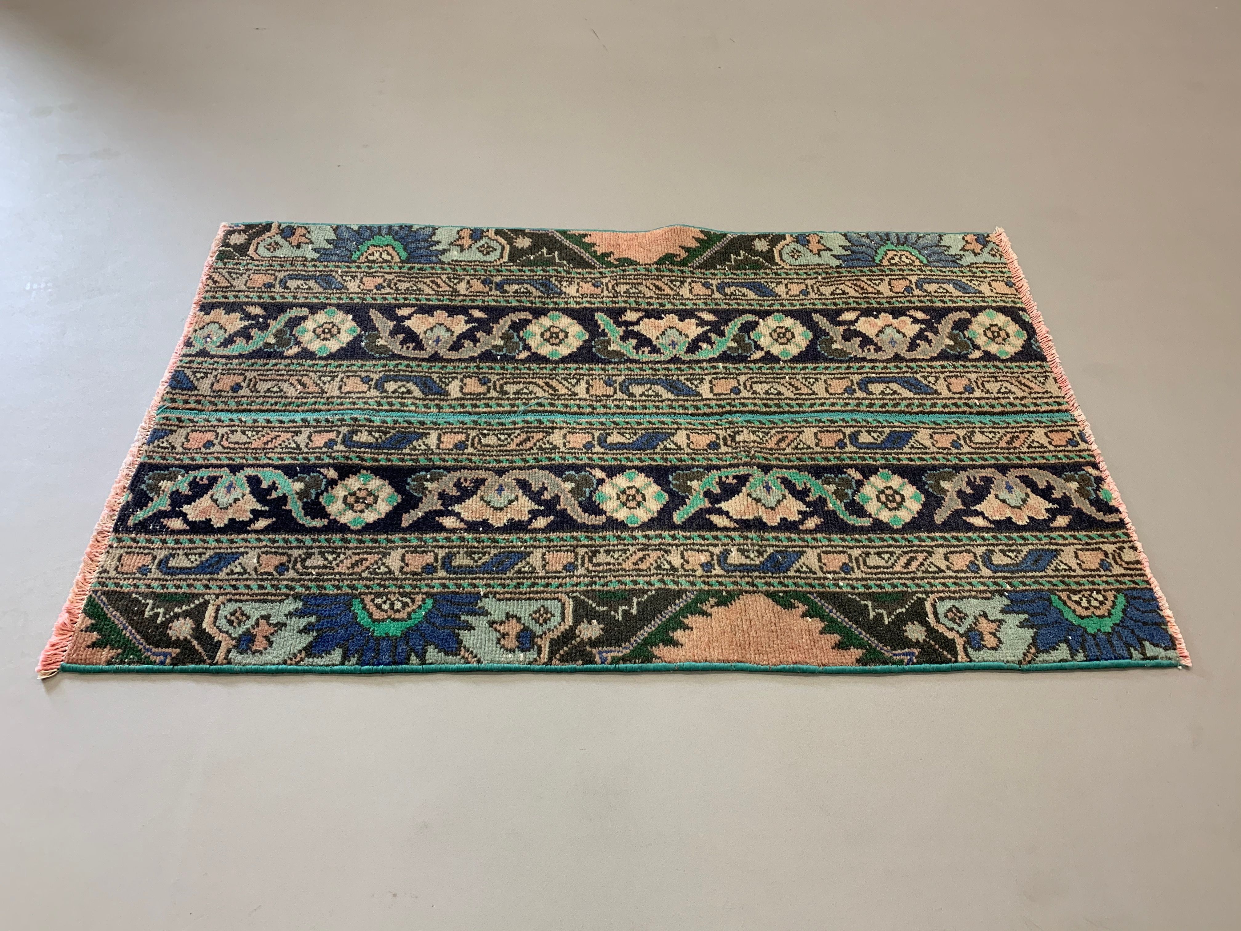 Distressed Turkish Rug 115x68 cm Vintage Shabby, Tribal Red, Green, Brown Small