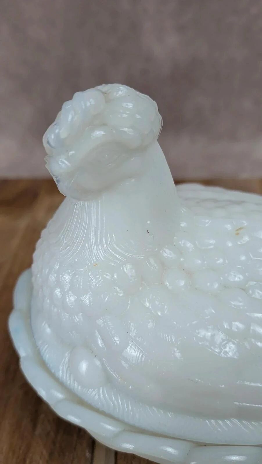 Hen on white opaline glass basket – marked Sv