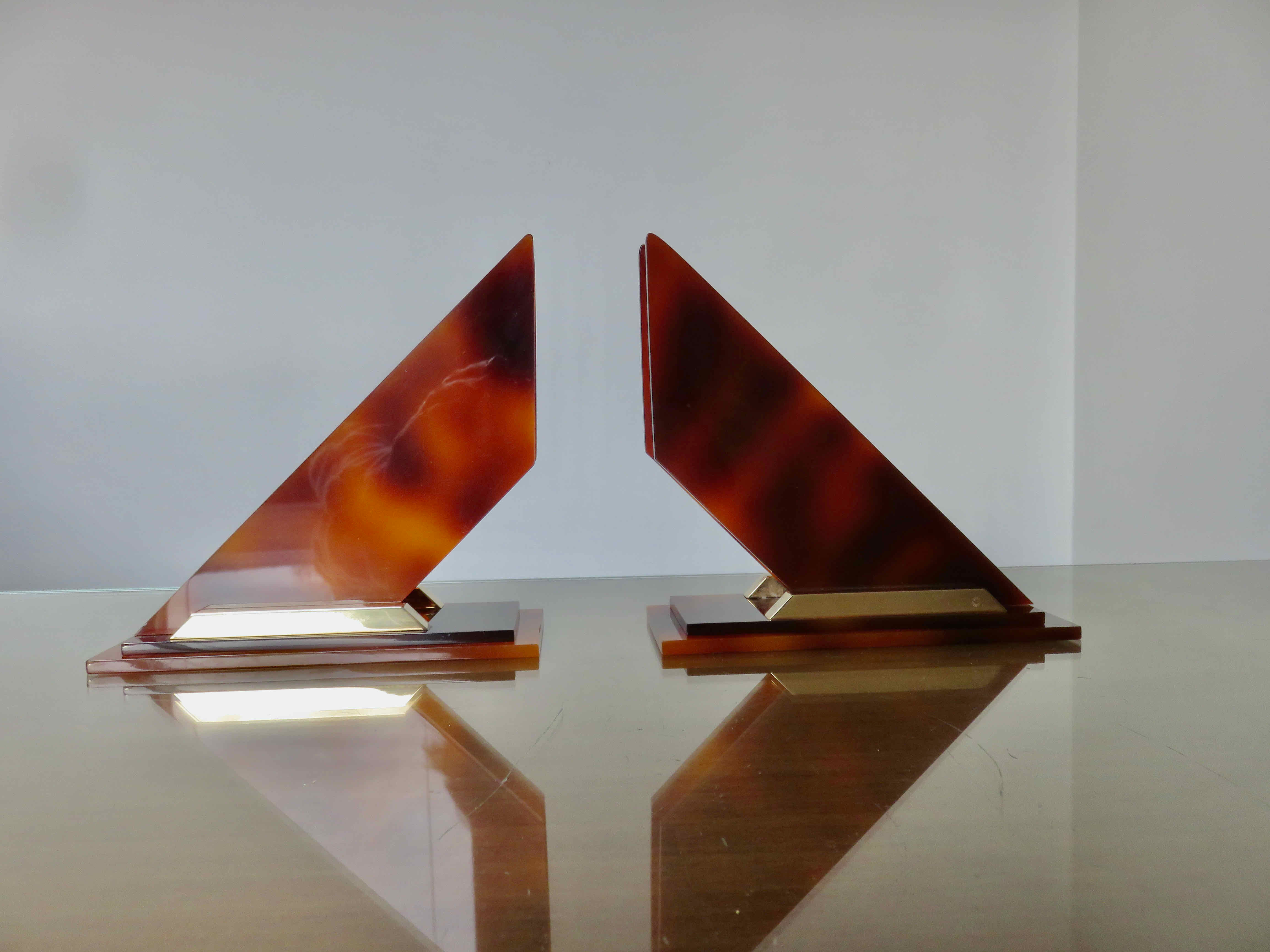 Paire de serre livres en plexiglas façon écaille pour Roche Bobois années 70