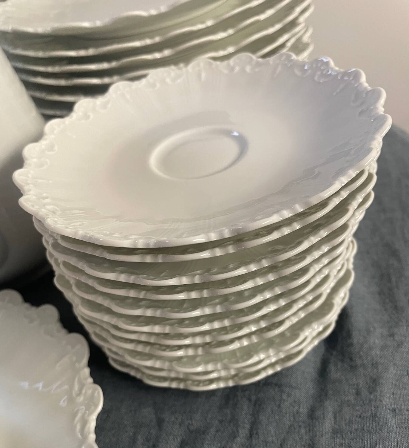Prestigious 62-piece dinnerware set in vintage 70's Limoges white porcelain by Raynaud