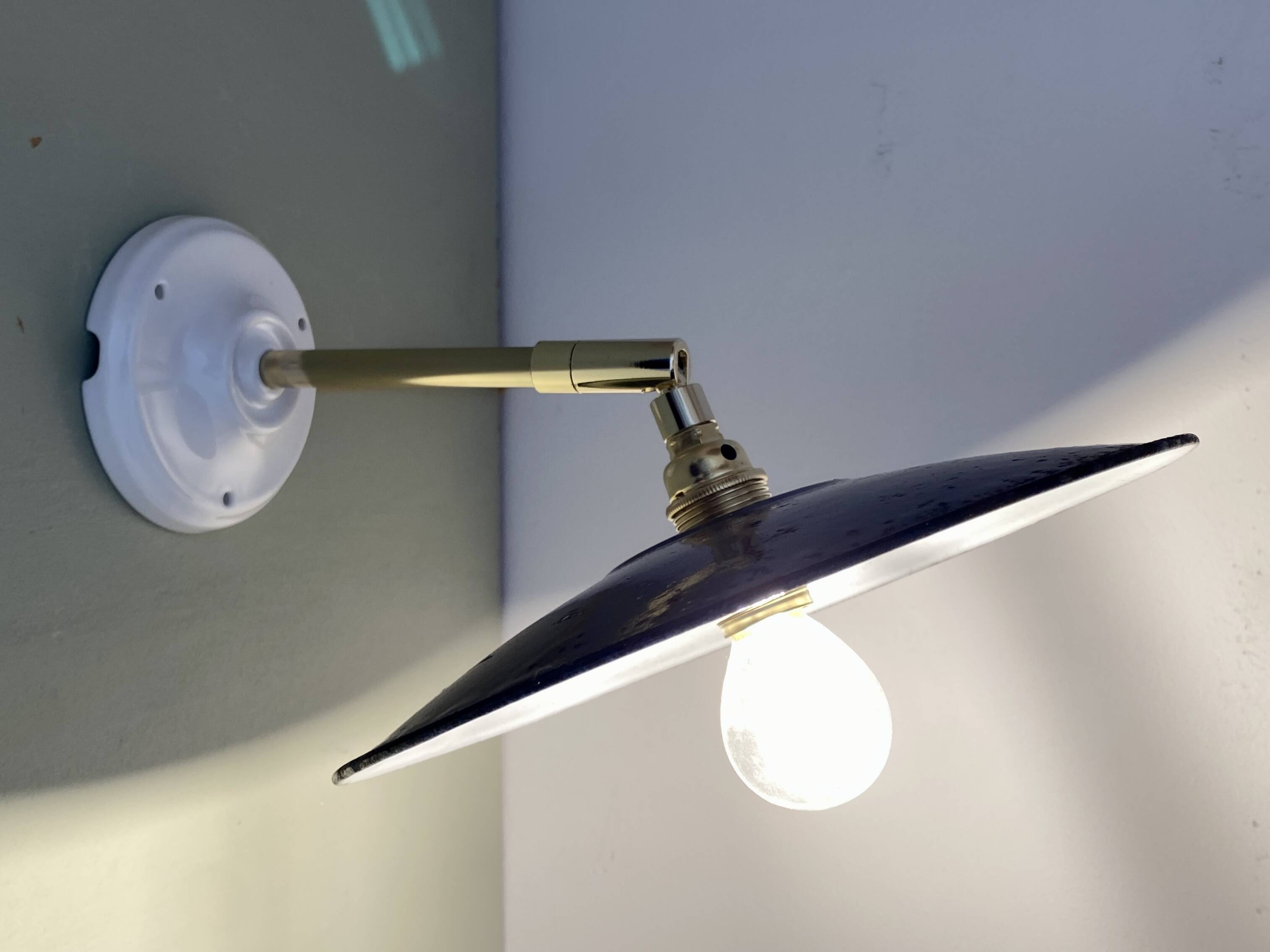 Vintage lampshade wall light in enamelled sheet metal (ref 2)