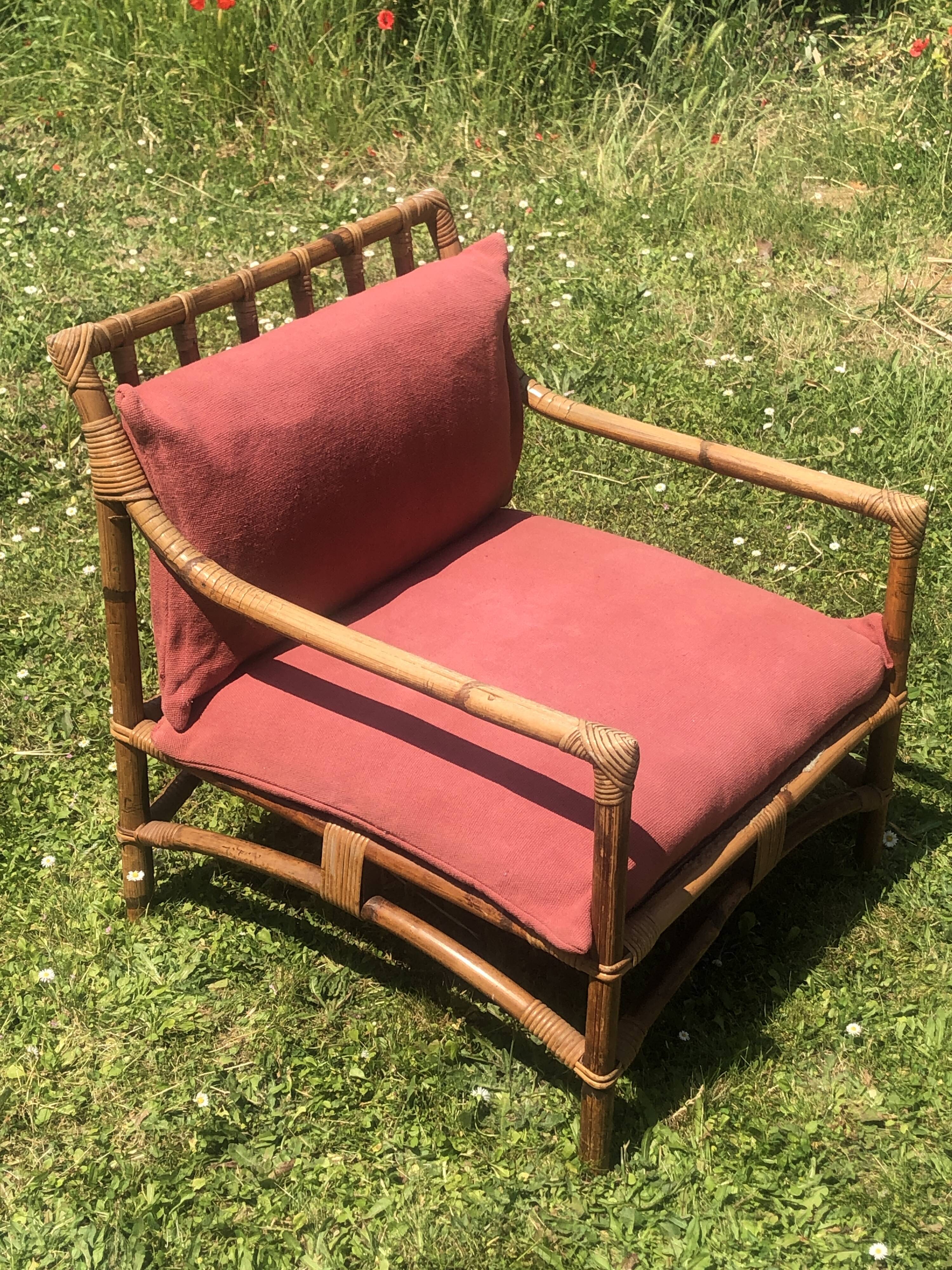 Rattan living room with 2 armchairs, coffee table cushions