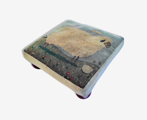 Antique wooden footrest with sheep décor fabrics in the meadow VINTAGE