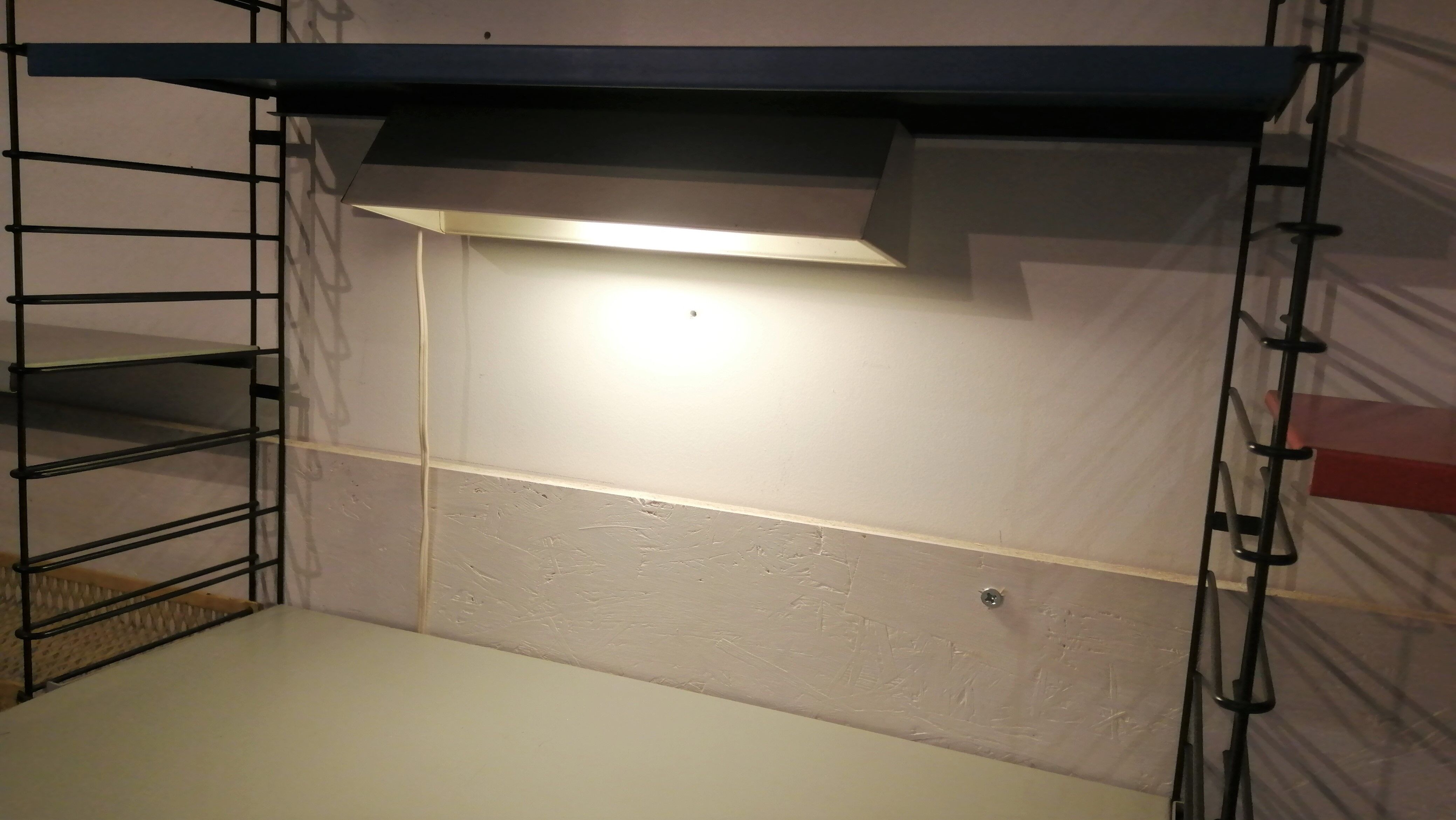 Triple shelf with Tomado desk (metal)