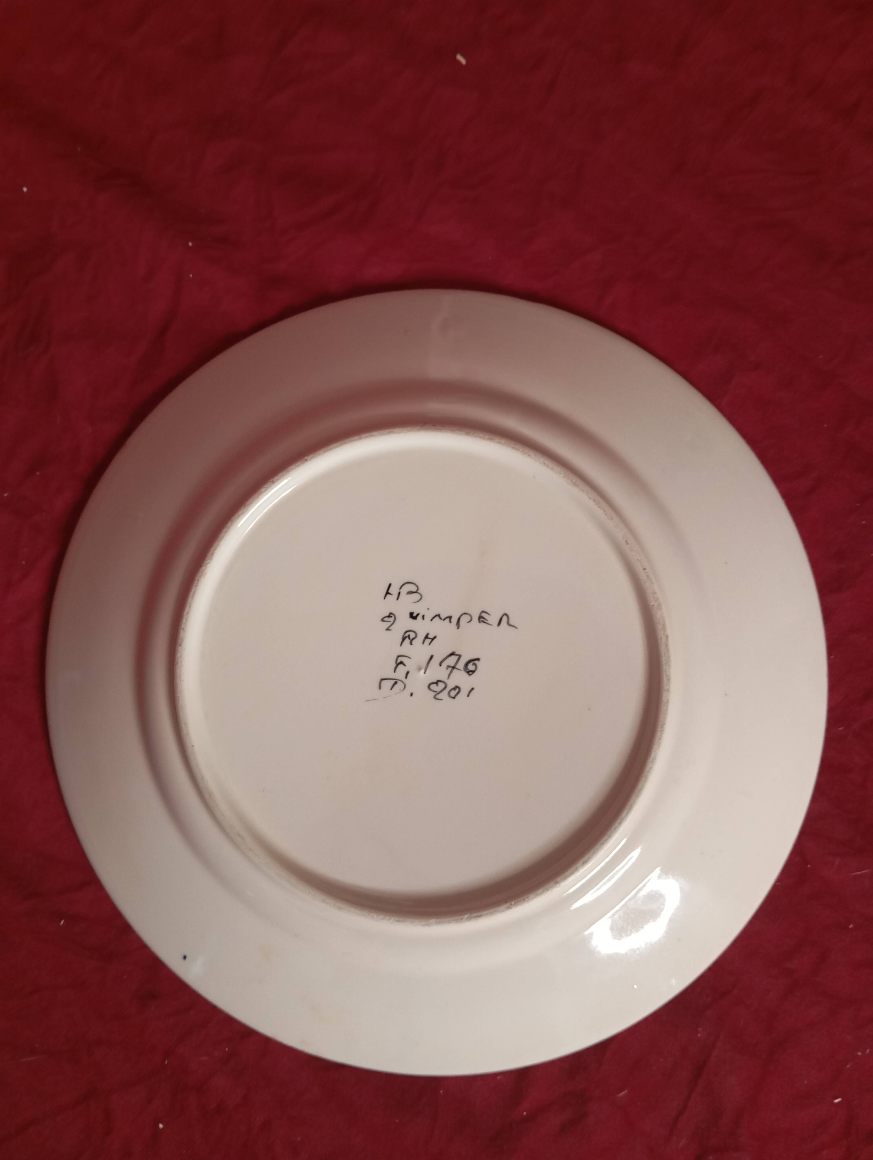 Assiette decorative en faience de quimper hb