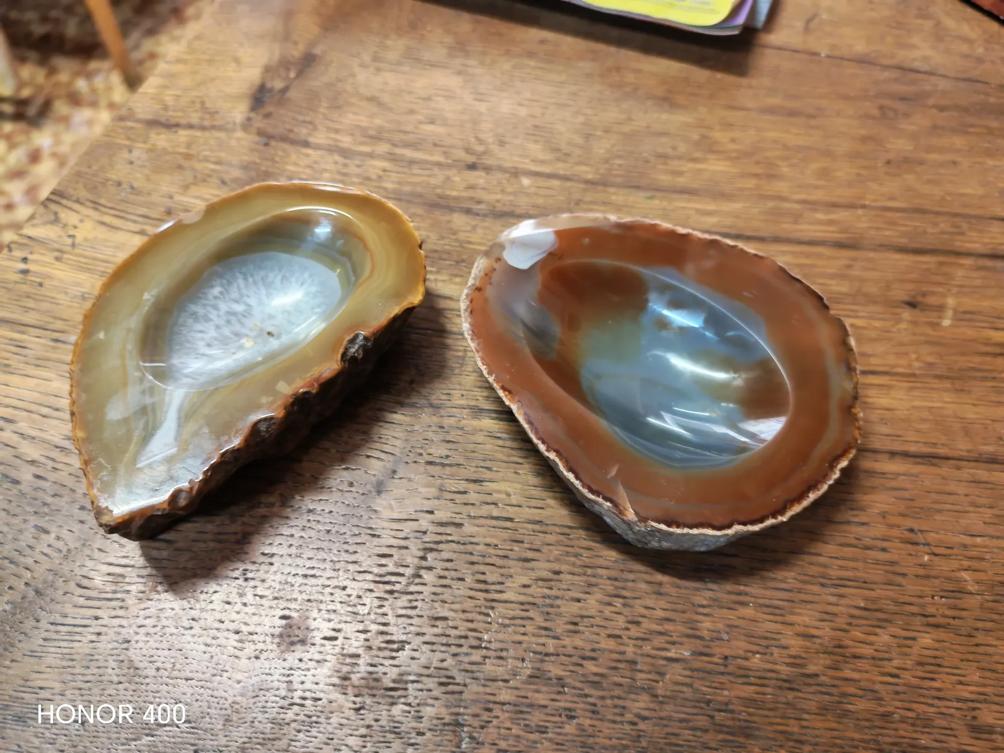 Pair of vintage 1970s polished natural agate catchalls.
