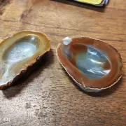 Pair of vintage 1970s polished natural agate catchalls.