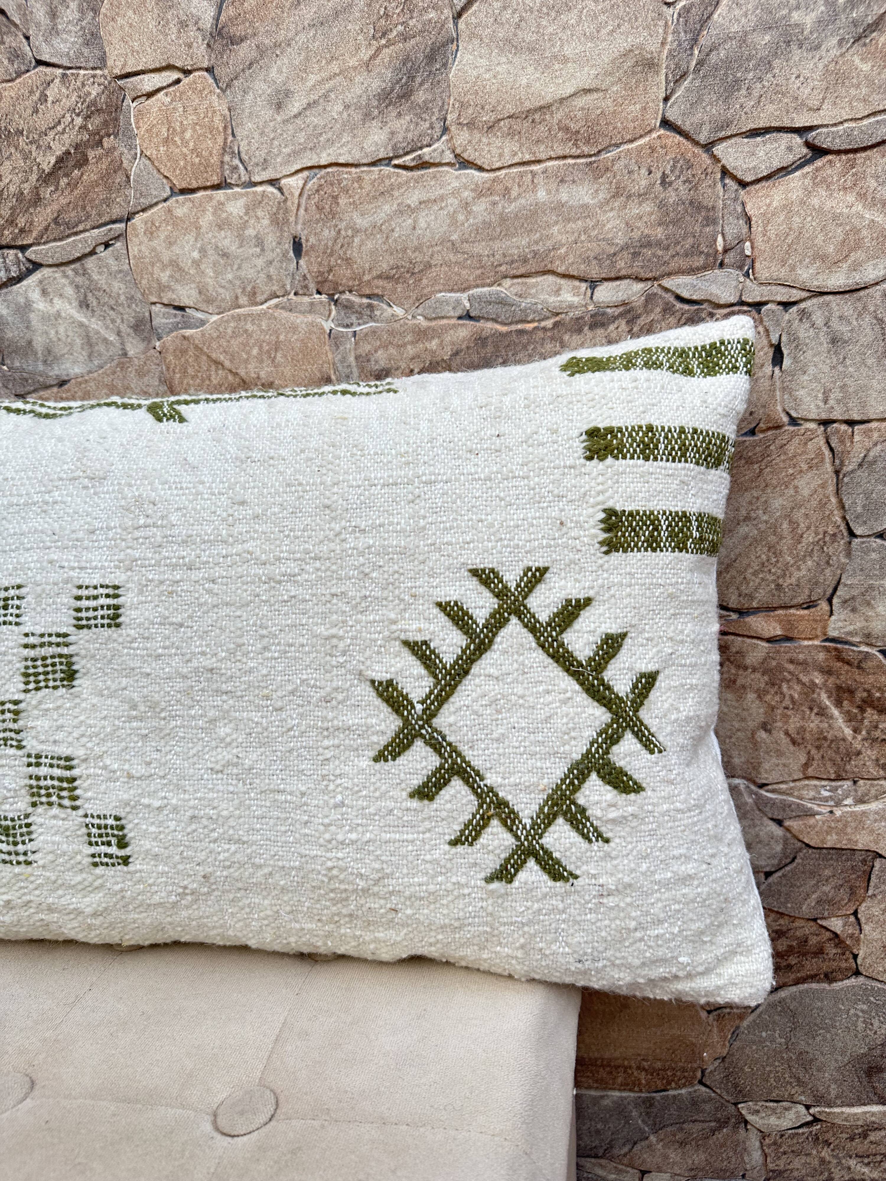 Handmade cushion cover in Berber wool: Moroccan Kilim cushion
