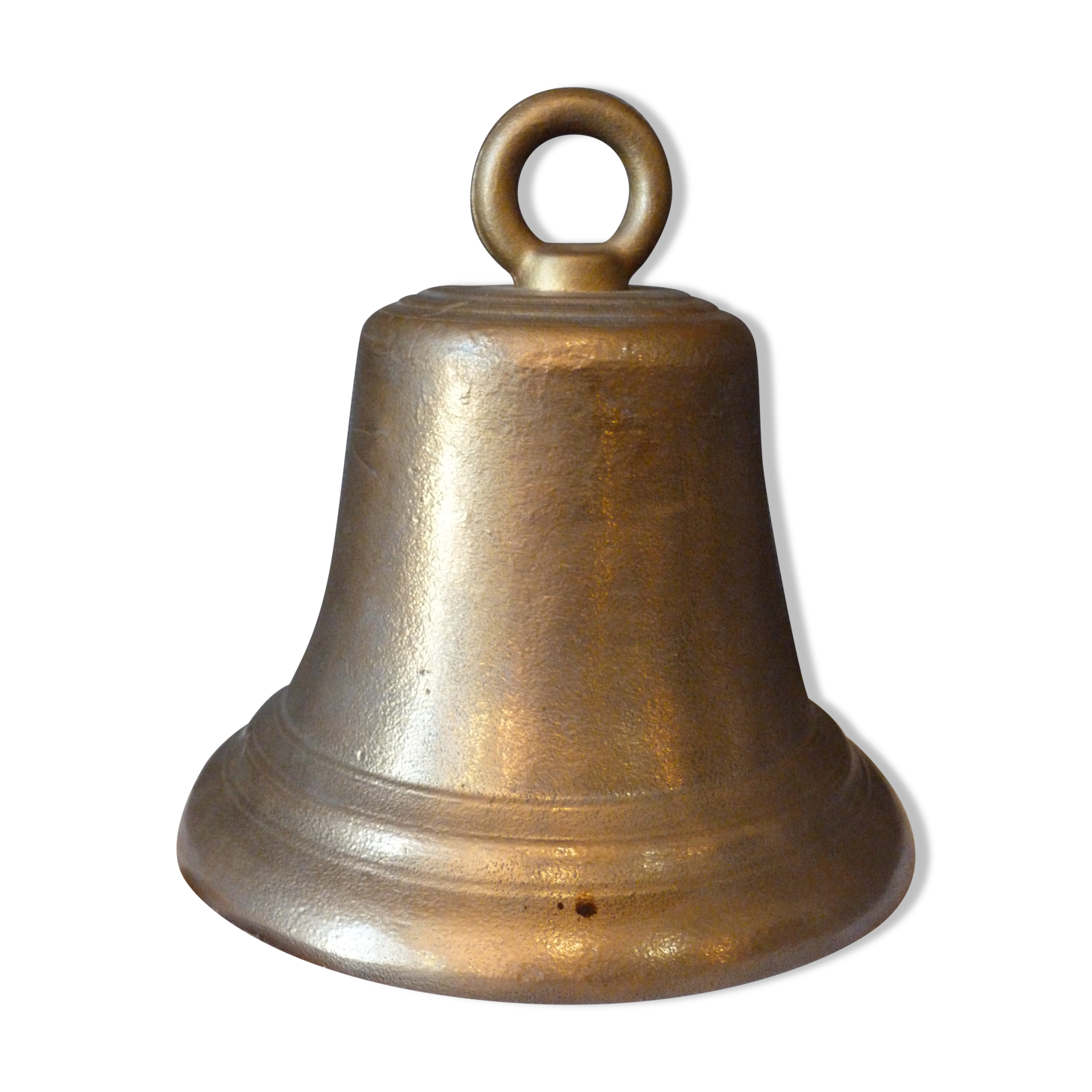 Cloche en bronze laitonné