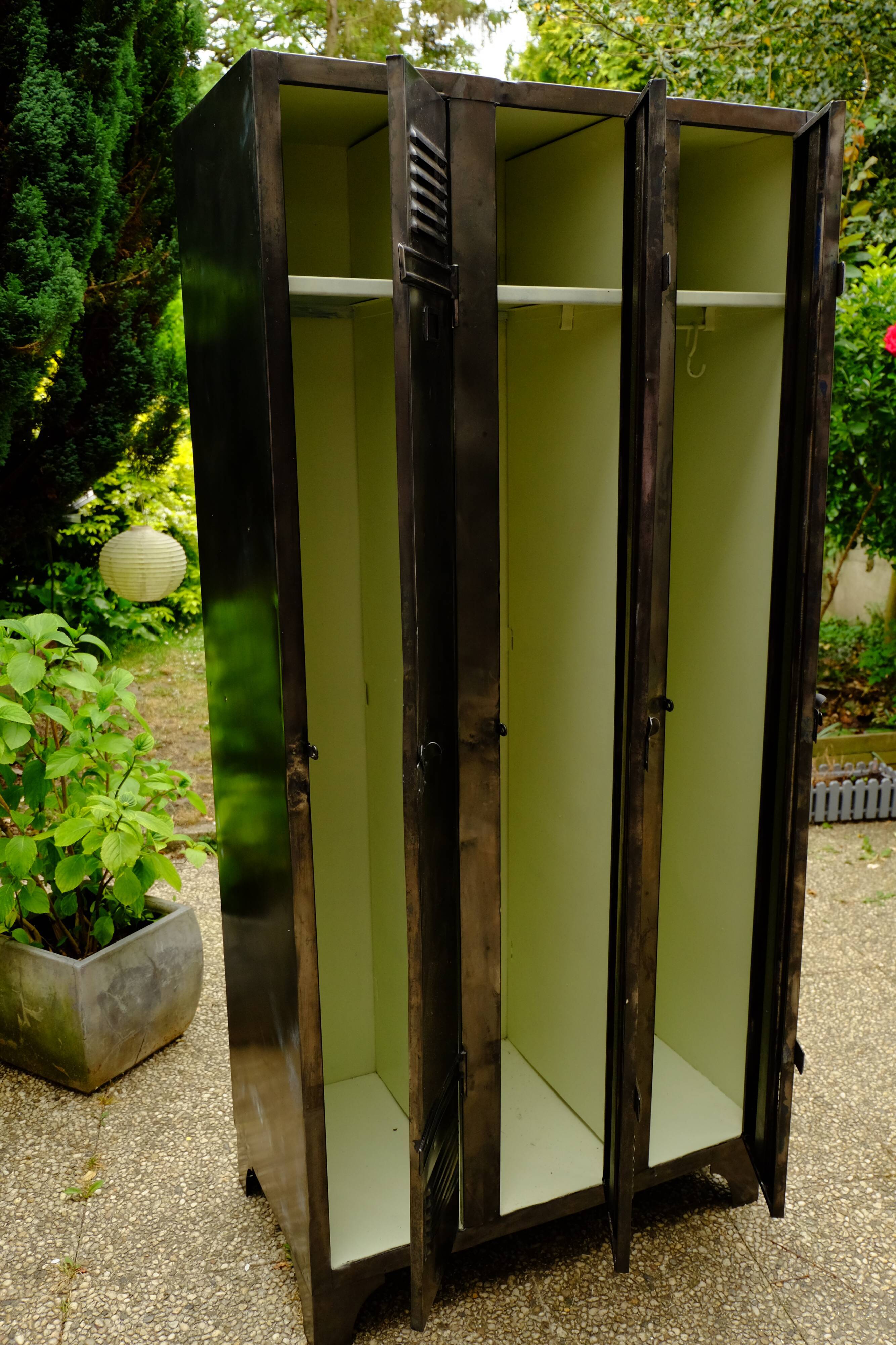 Industrial metal cloakroom